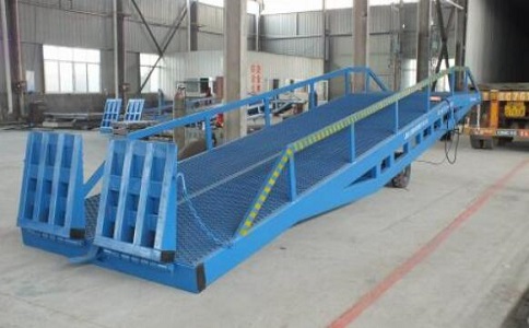 登車橋簡(jiǎn)介(圖1) 移動(dòng)登車橋.jpg