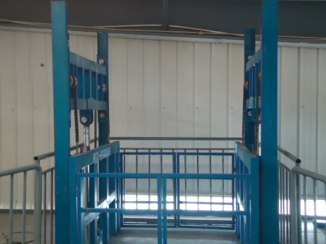 導(dǎo)軌式升降貨梯的優(yōu)勢(圖2) 導(dǎo)軌式升降貨梯的優(yōu)勢(圖2)